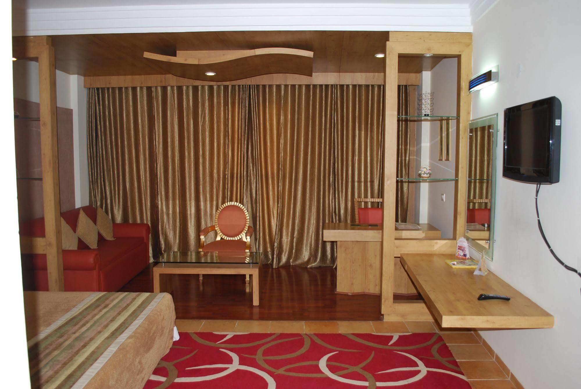 K C Residency Katra קטרה מראה חיצוני תמונה